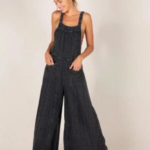 Free People Dark Grey Savannah Overalls, size Medium